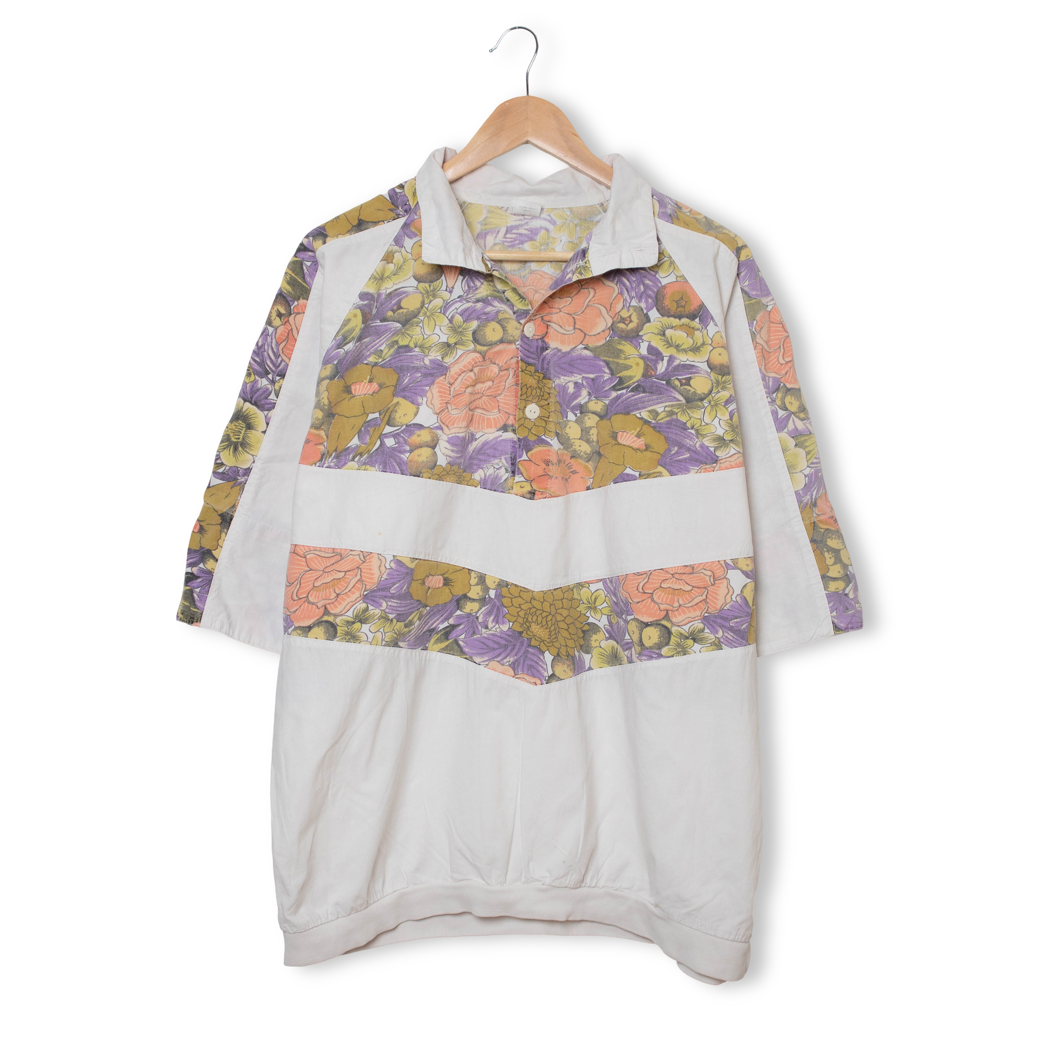 Vintage 90s white and floral print 3 button T shirt - Size XL