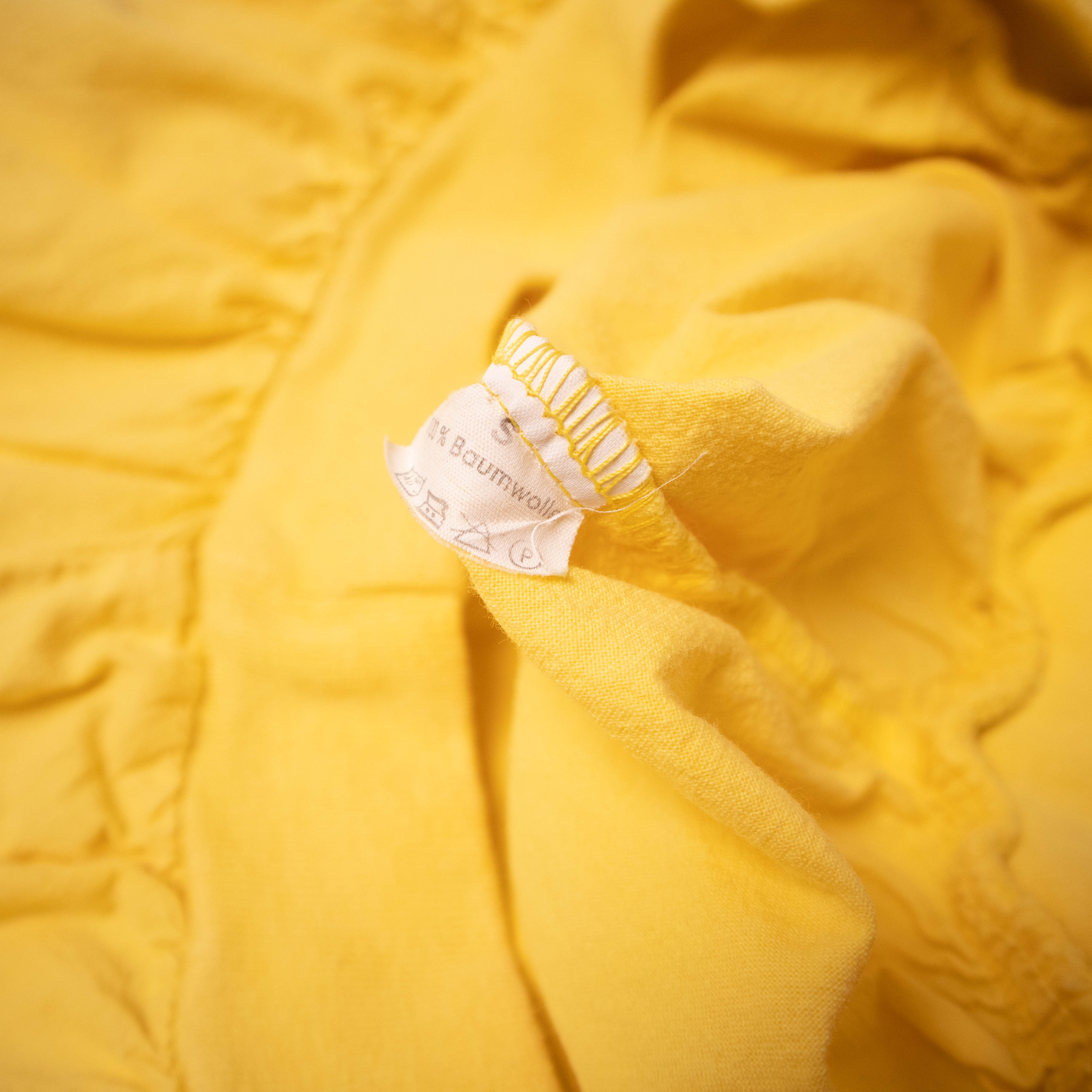 Vintage 90s yellow graphic button T shirt - Size S/M