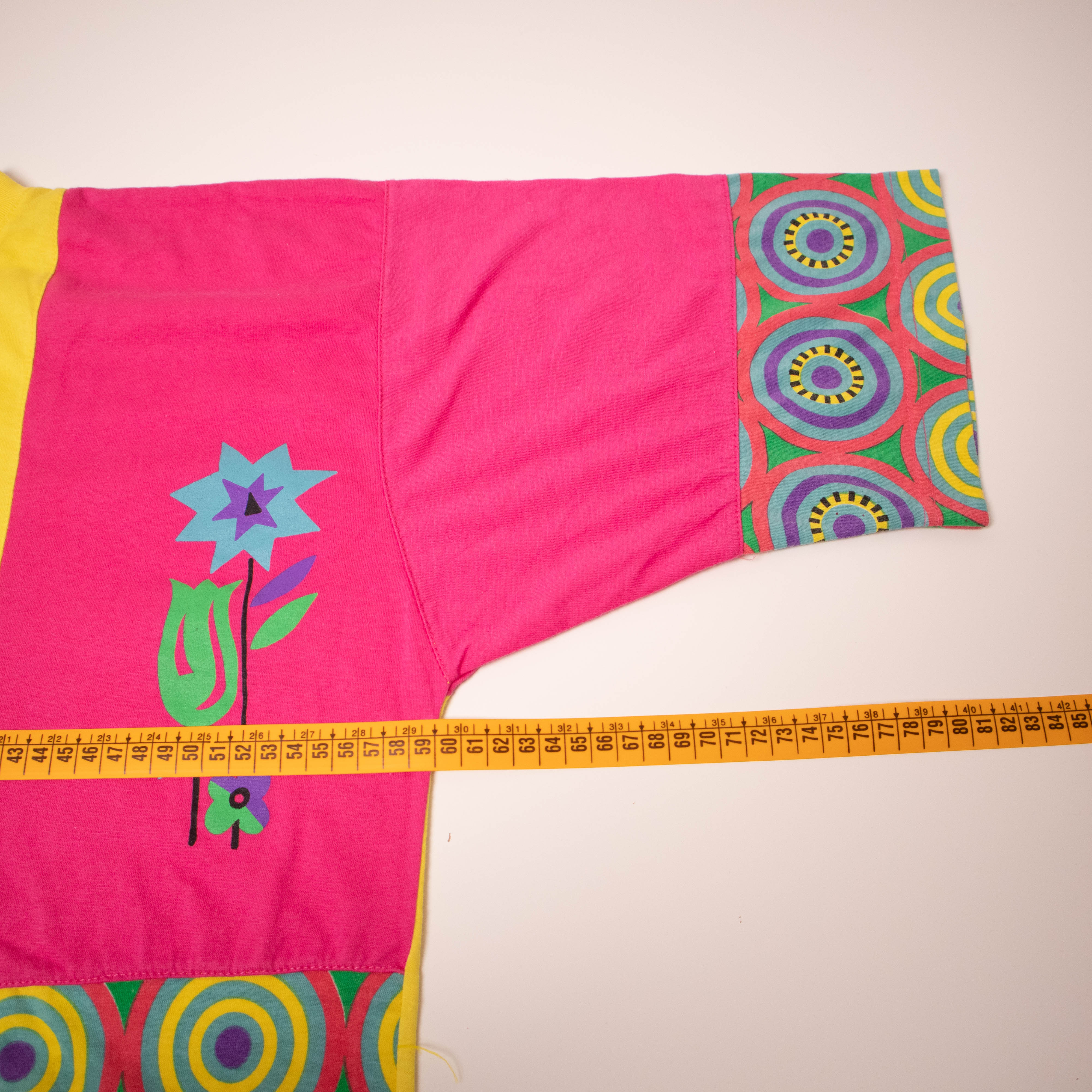 Vintage 90s yellow and pink graphic print T shirt - Size L/XL