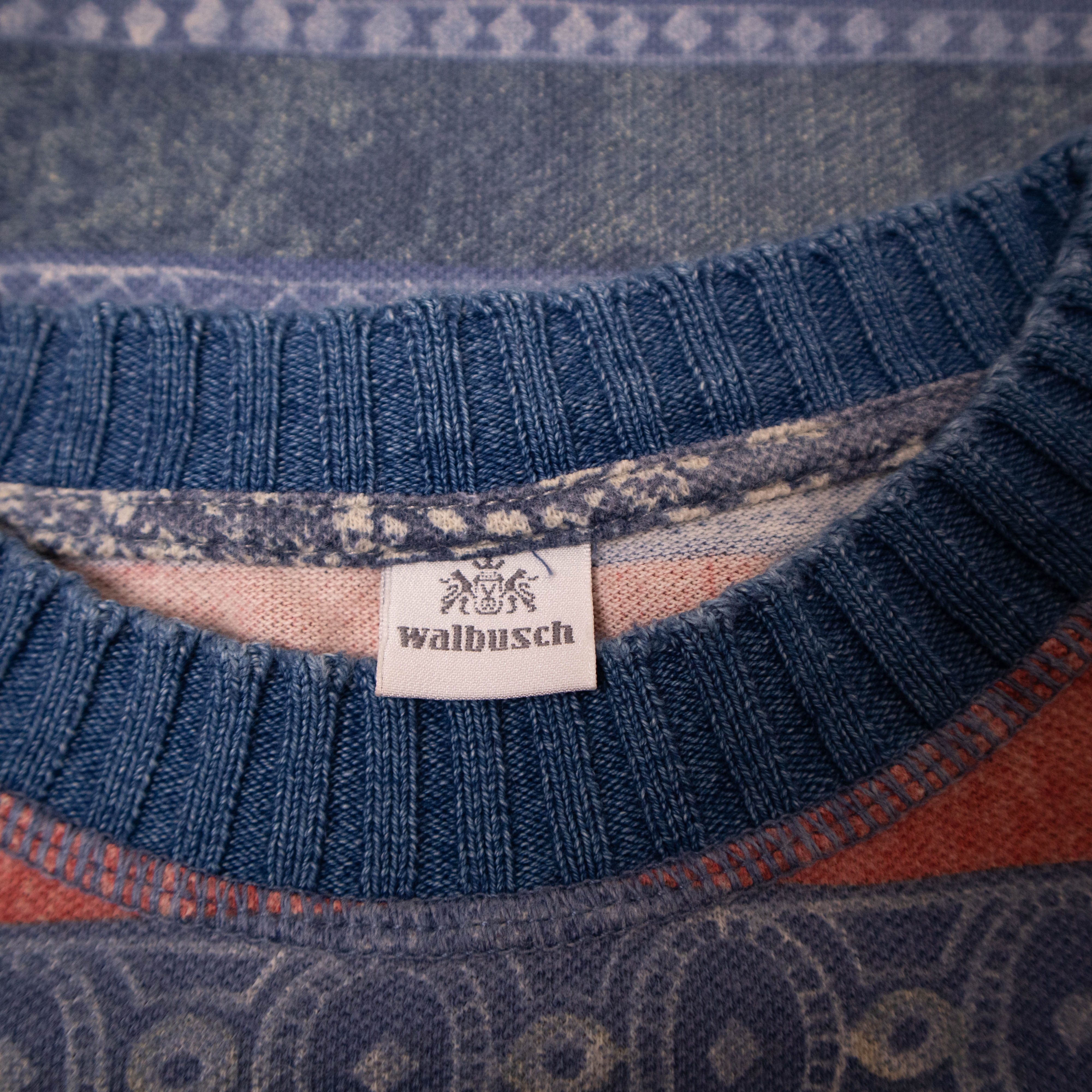 Vintage 90s blue and red abstract graphic T shirt - Size L