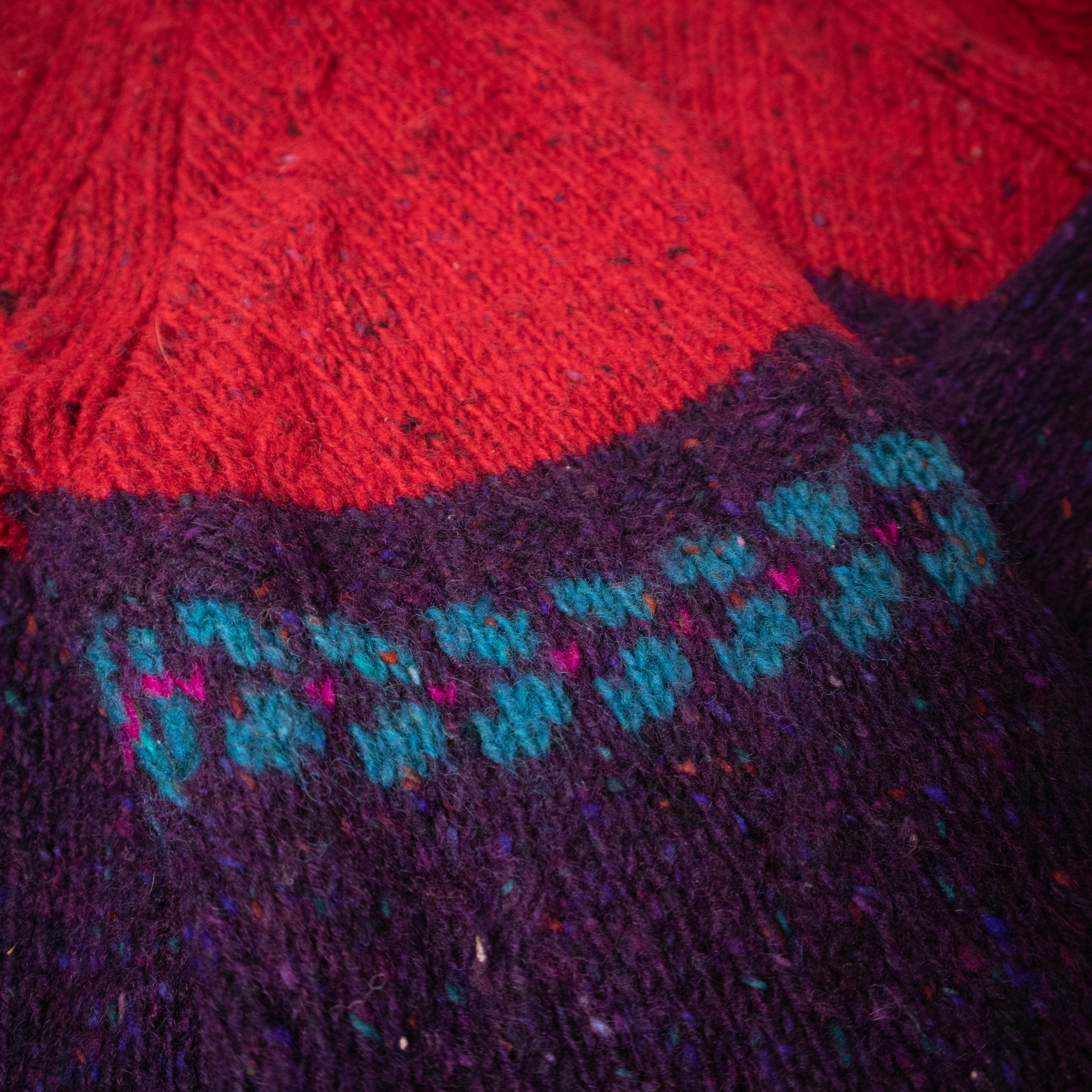 Vintage 80s 90s purple and red 100% wool Made in Ireland knitted Sweater - Size L