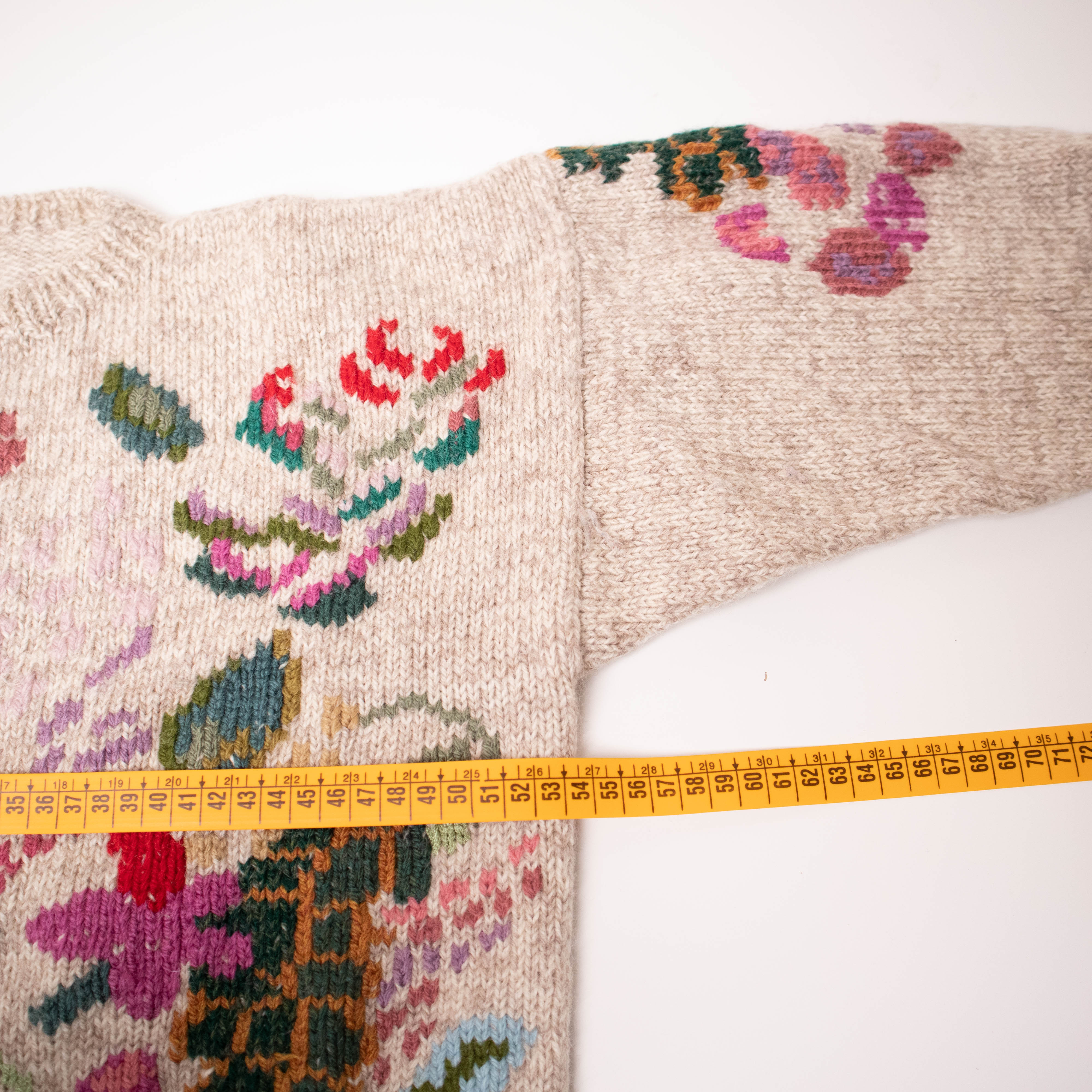 Vintage 80s 90s beige wool art knitted made in Uruguay Sweater  - Size S/M