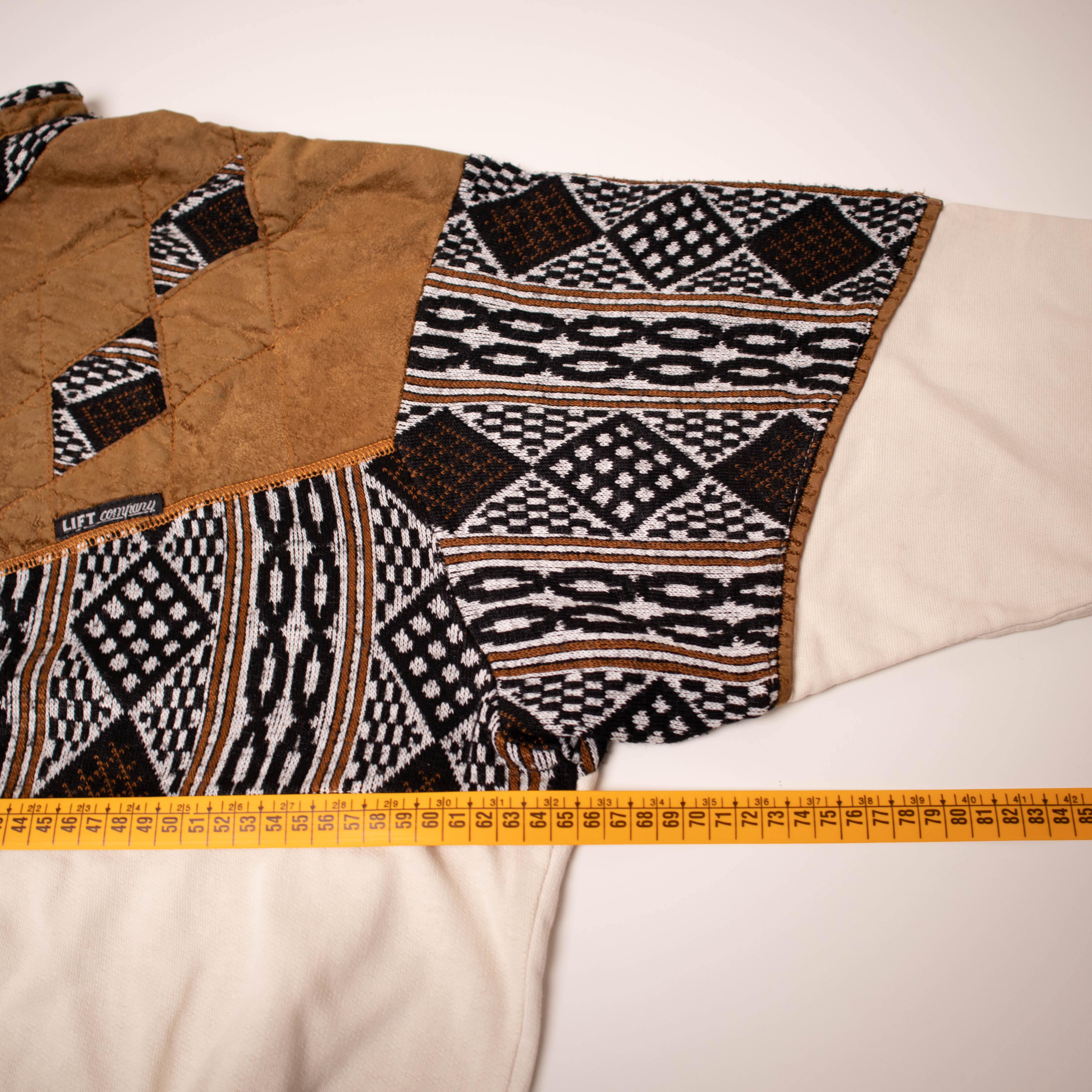 Vintage 80s 90s brown and white aztec pattern buttoned Sweatshirt - Size L/XL