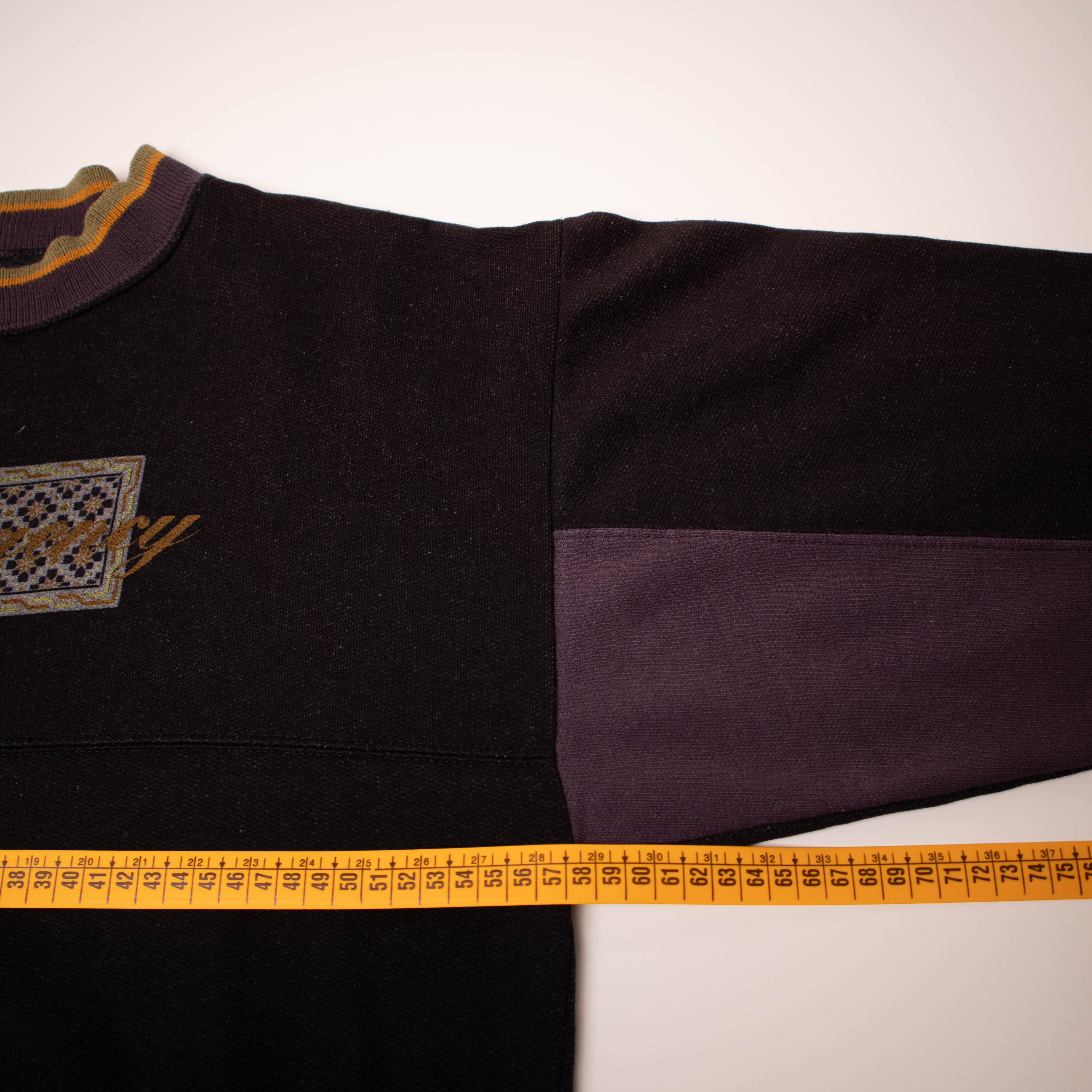 Vintage 80s 90s black embroidered Sweatshirt - Size M